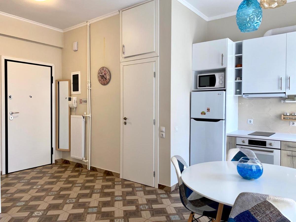 Dafni'S Home Is In 200M To Metro Ag Ioanis Athens Exterior photo